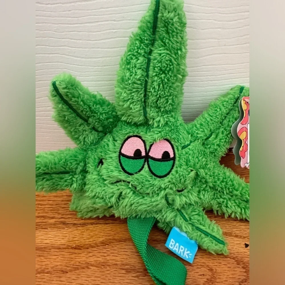 NWT Bark Herb 420 Green Leaf Medium/Large Dog Toy